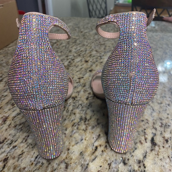 Madden Girl - Picture 3 of 7